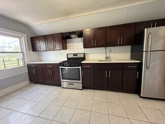54 Wade St Unit 3, Jersey City, NJ 07305