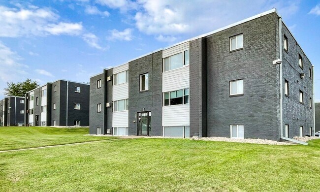 6Flats Apartments - 1 Mo Free with a 13 Mo lease!, Sioux Falls, SD 57103 - photo 3