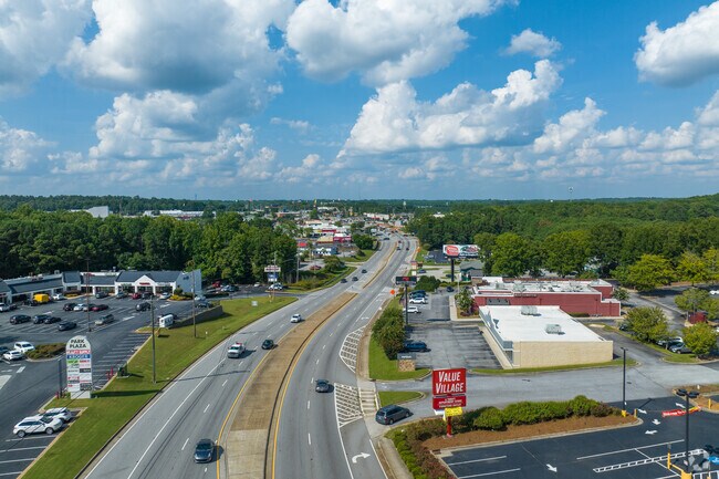 You'll find plenty of retail spaces along Bill Arp Rd.