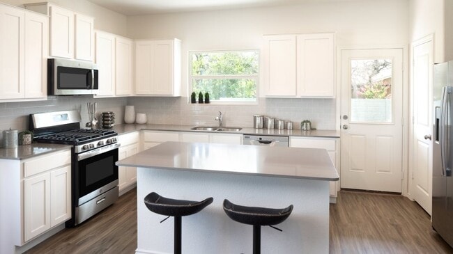 531 Sormonne Loop, Kyle, TX 78640 - photo 2