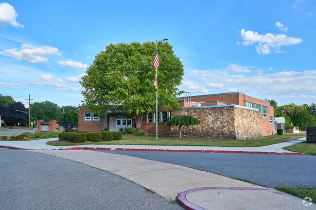 Fountaindale Elementary School is a Washington County Public School.