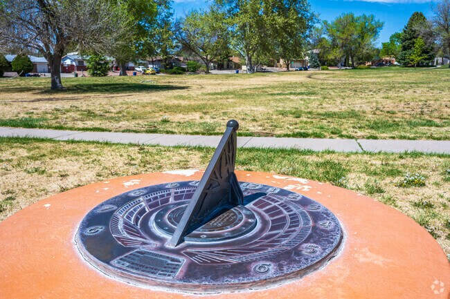 A cast iron sundial can be found in Loma del Rey.