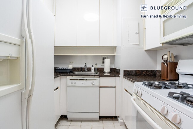 150 E 57th St unit FL15-ID1352, New York, NY 10022 - photo 7