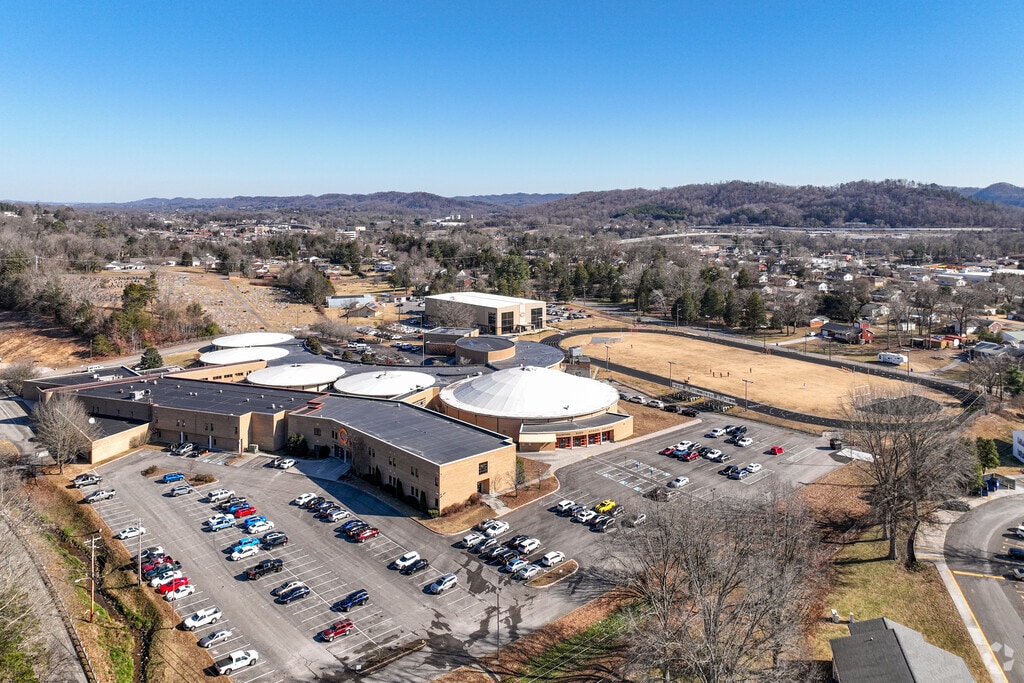 Clinton High School scored an overall grade of C+ from Niche.