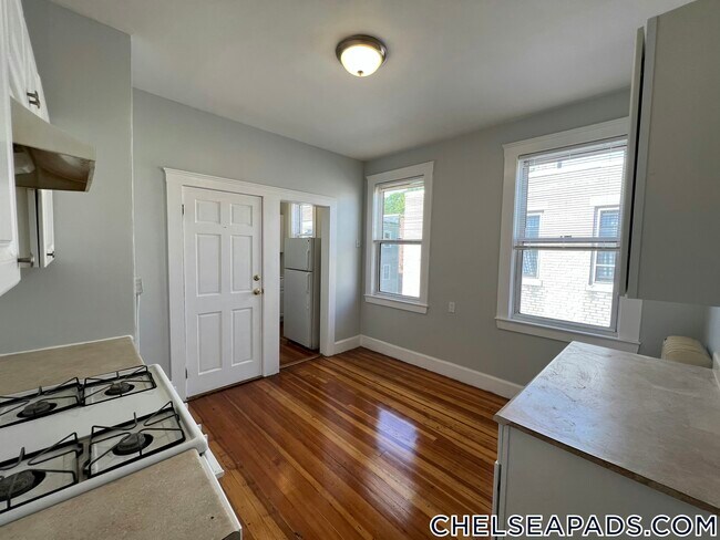 48-50-50 Clark Ave unit 3R, Chelsea, MA 02150 - photo 6