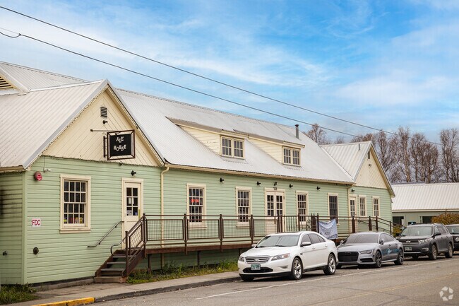 Palmer Ale House serves hearty meals and local brews in a lively setting.