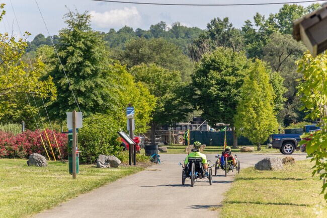 Riverdale has an entrance to the Roanoke River Greenway in the neighborhood for outdoor exercise