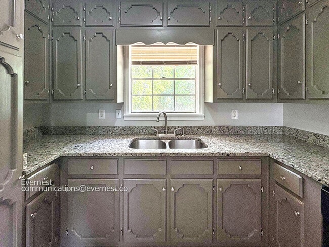 976 Ridgewood Cir, Birmingham, AL 35235 - photo 7