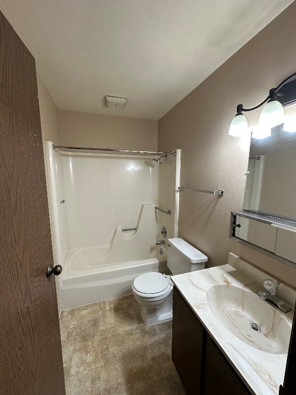 550 8th St W unit 7, Thief River Falls, MN 56701 - photo 5
