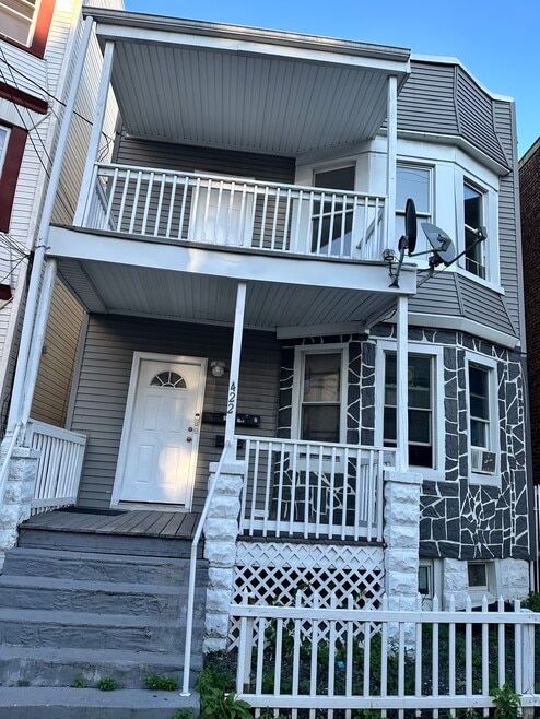422 Jelliff Ave, Newark, NJ 07112 - photo 1
