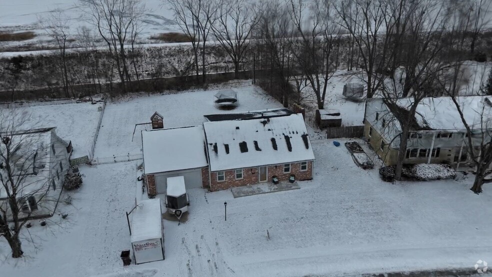 633 Canyon Dr, Lima, OH 45804 - photo 2