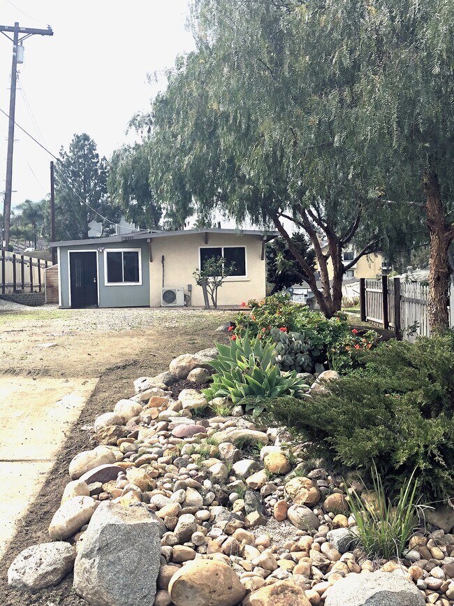 8592 Atlas View Dr, Santee, CA 92071
