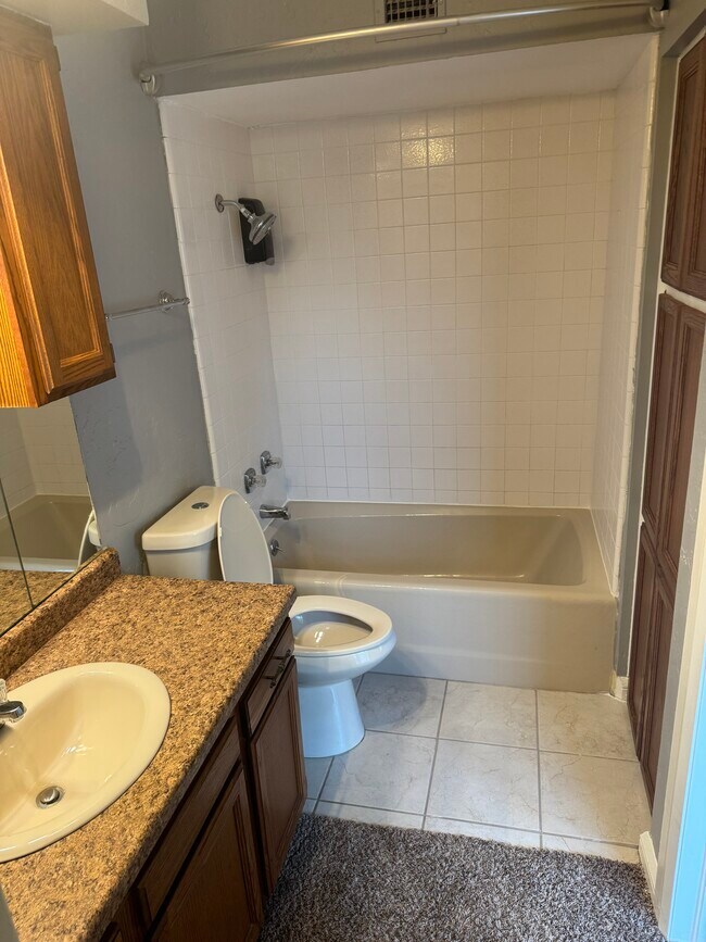 600 NW 4th St unit Sycamore Square, Oklahoma City, OK 73102 - photo 7