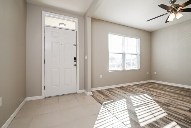 8206 Harwich Port Ln, Gibsonton, FL 33534 - photo 4