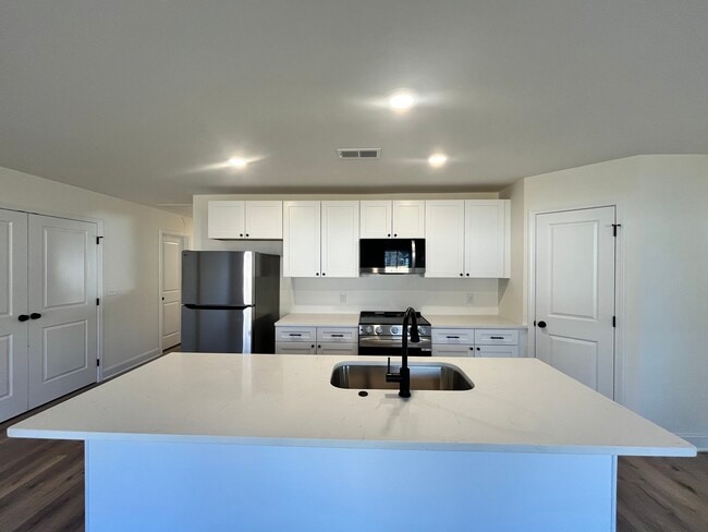 121 Otis St, Jackson, TN 38301 - photo 2