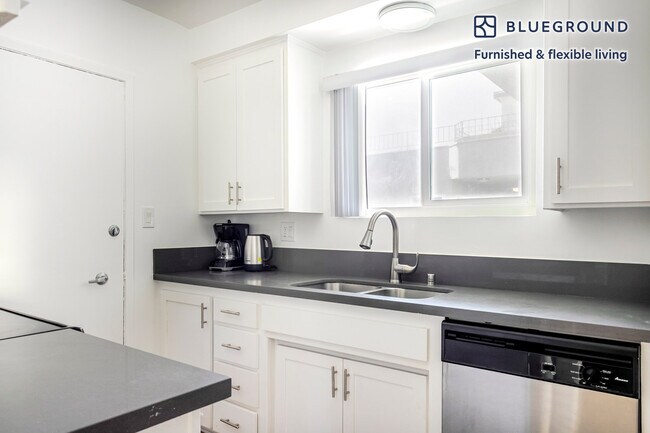 1371 S Beverly Glen Blvd unit FL3-ID1397, Los Angeles, CA 90024 - photo 6