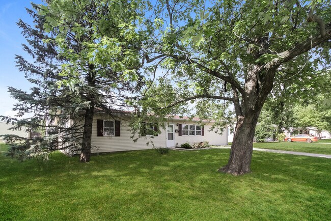 426 Pleasant Dr, Whiteland, IN 46184 - photo 2