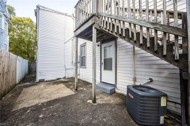 426 London St, Portsmouth, VA 23704 - photo 3