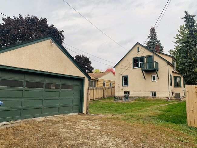 1031 27th Ave SE, Minneapolis, MN 55414 - photo 4