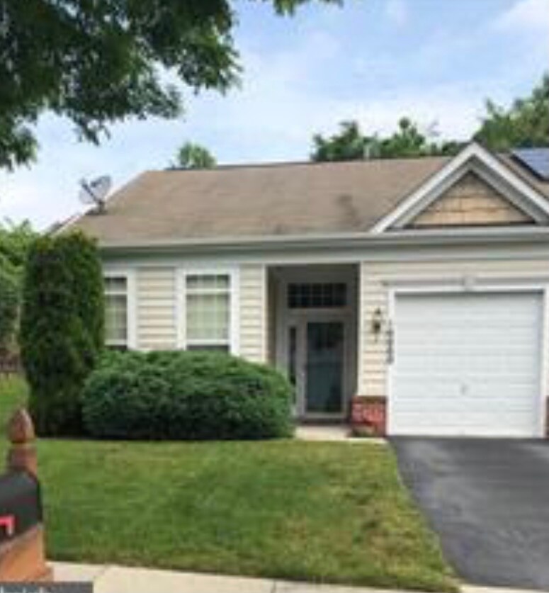 10000 Goldenwood Ct, Upper Marlboro, MD 20772 - photo 1