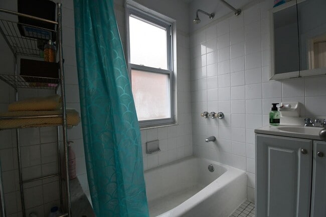 4658 Bronx Blvd, the Bronx, NY 10470 - photo 2