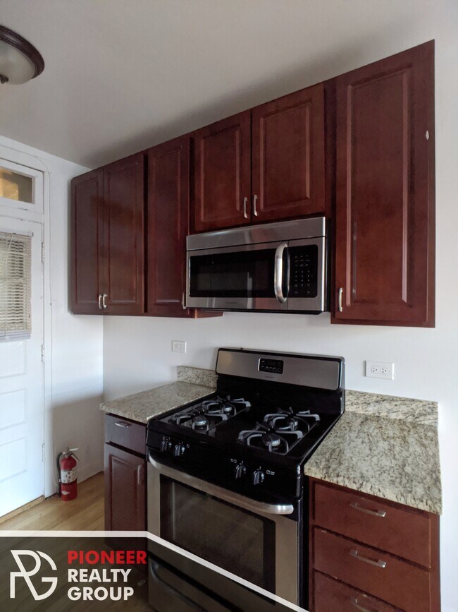 2122 W Ainslie St unit 2100-2E, Chicago, IL 60625 - photo 7