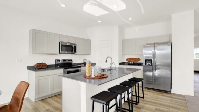 11814 Moorfield Ln, Indianapolis, IN 46235 - photo 6