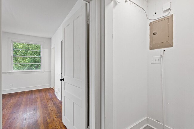 209 N Spring St unit 209 N Spring St-Unit, Winston Salem, NC 27101 - photo 7