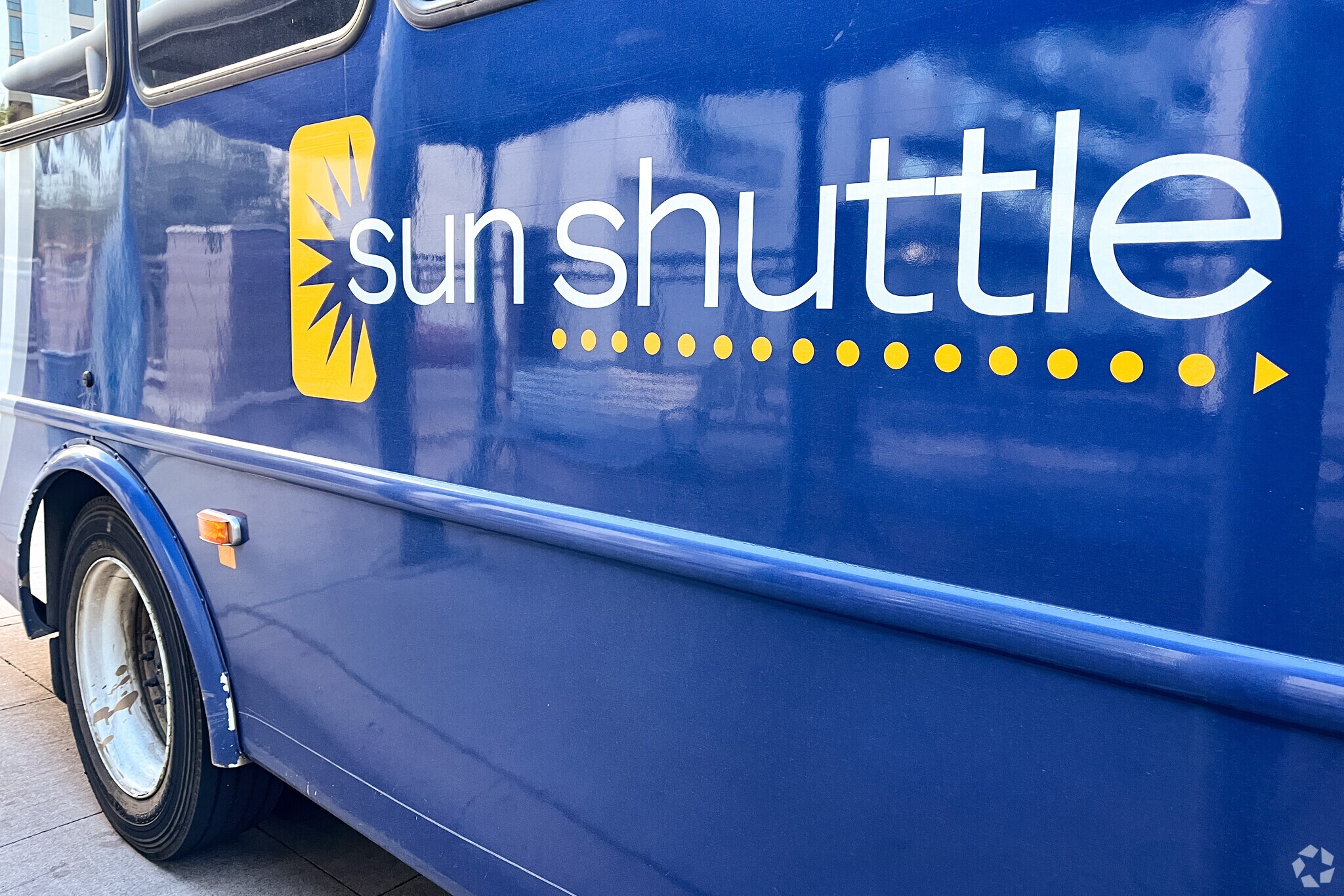 Sun Shuttle buses run all along the main roads of Vista Del Monte Tucson..