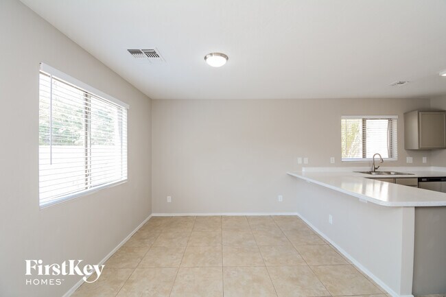 3131 W Jessica Ln, Phoenix, AZ 85041 - photo 3