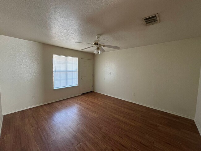 2808 Cantabrian Dr unit D, Killeen, TX 76542 - photo 2
