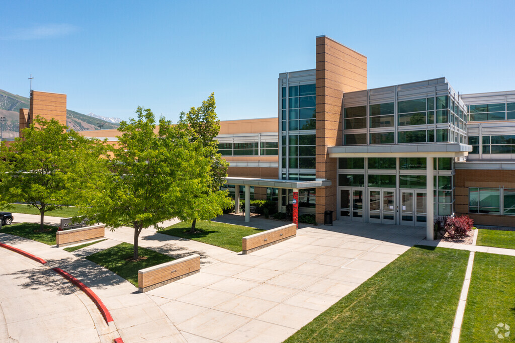 Juan Diego Catholic High School, Rankings & Reviews - Homes.com