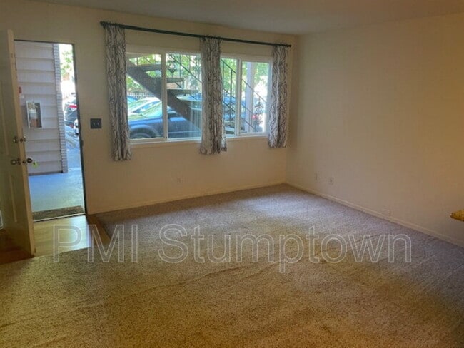 2028 NE Clackamas St, Portland, OR 97232 - photo 2