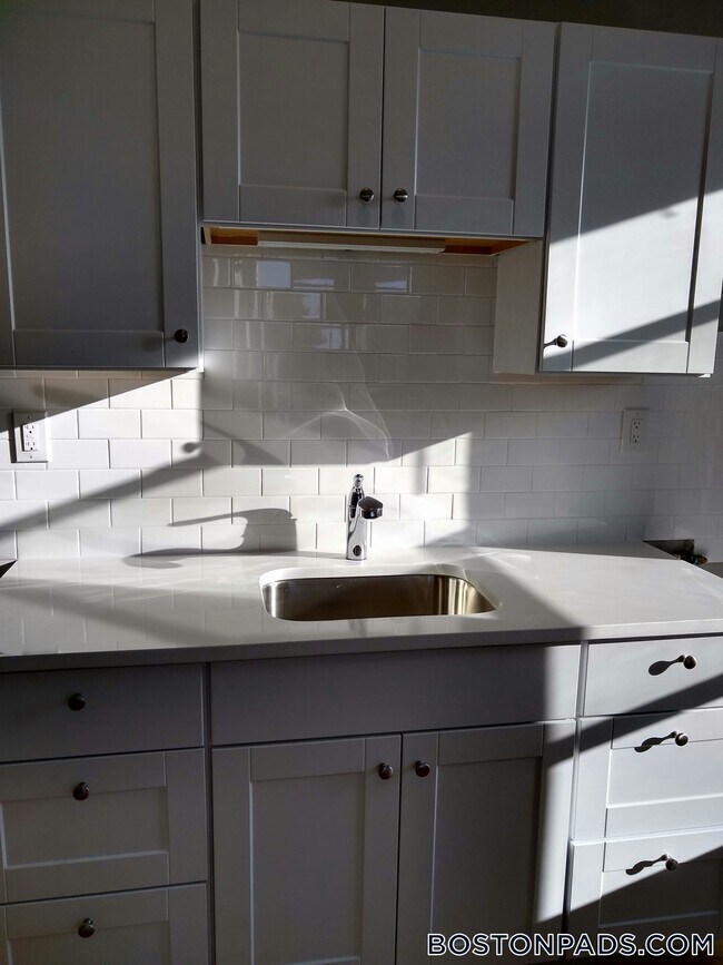 338 Warren St Unit 2, Boston, MA 02119