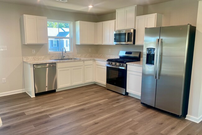 27 Fieldcrest Alley Aly, Blackwood, NJ 08012 - photo 3