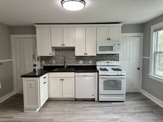 204 Home St Unit 2nd floor apartment, Sycamore, IL 60178