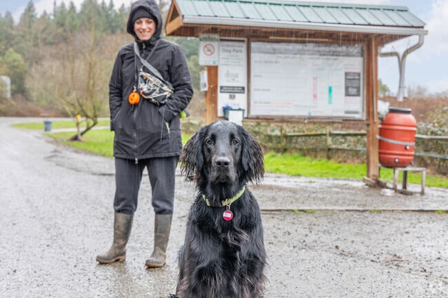 The nearby Grandview Off-Leash Dog Park is a popular spot for South Des Moines residents.