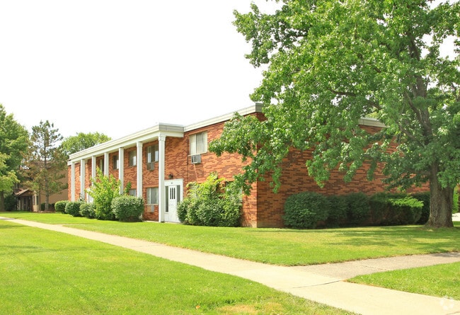 Maple Highlands Apartments, Maple Heights, OH 44137 - photo 2