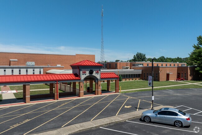 Daviess County High School has a 19 to 1 student to teacher ratio.