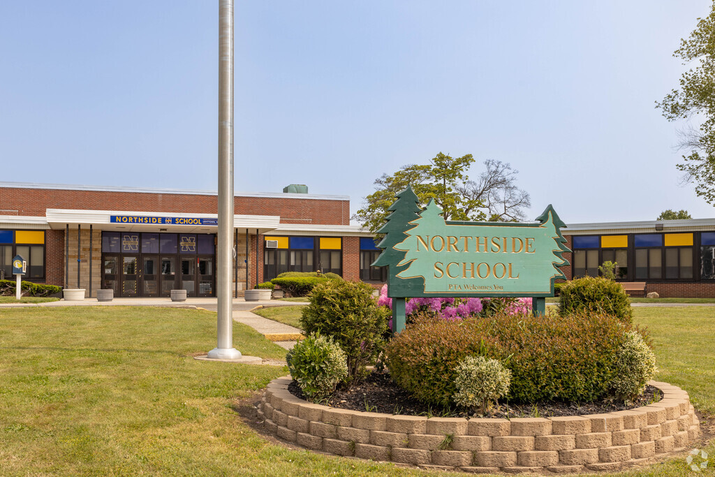 The Northside Elementary School in Levittown, NY serves approximately 530 students in grades K-5.