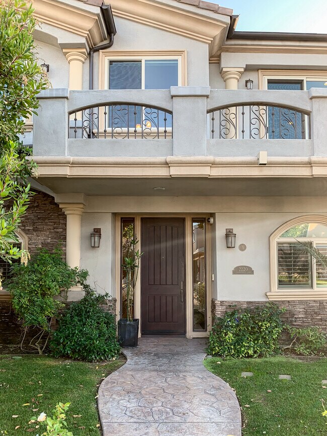 2220 Vanderbilt Ln, Redondo Beach, CA 90278