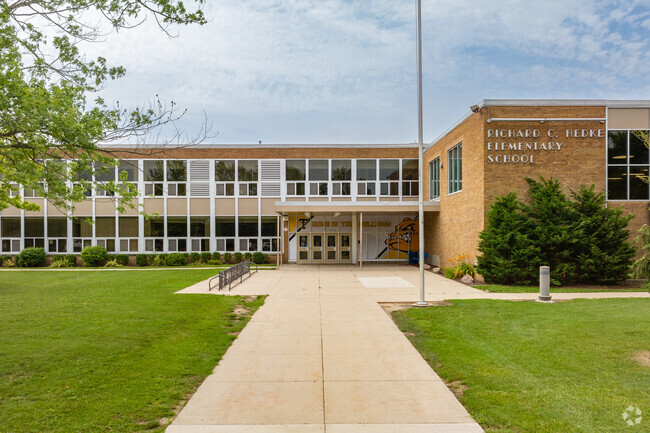 Hedke Elementary School's main entrance in the city of Trenton.
