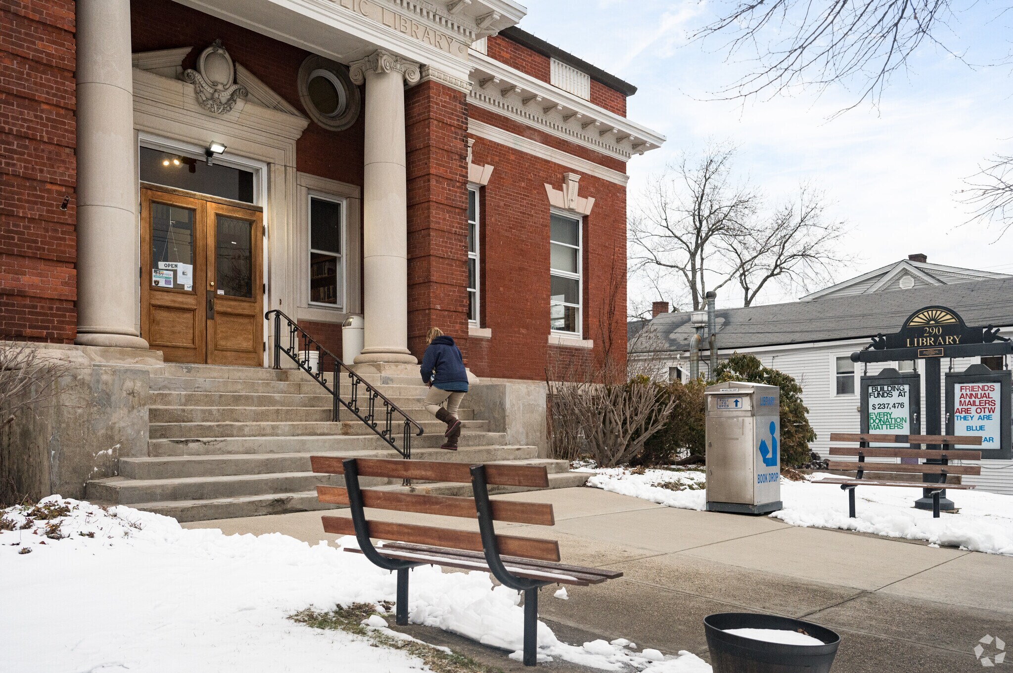 Simon Fairfield Public Library.