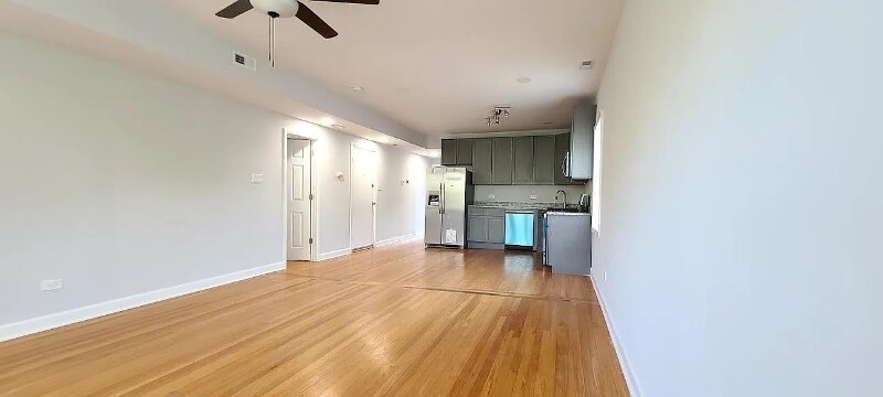 619 E Groveland Park unit 2, Chicago, IL 60616 - photo 1