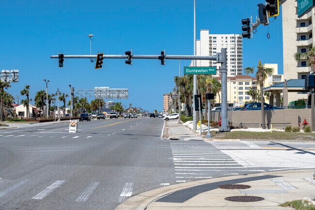 Use the Dunlawton Bridge for easy access to the mainland in Ponce Inlet.
