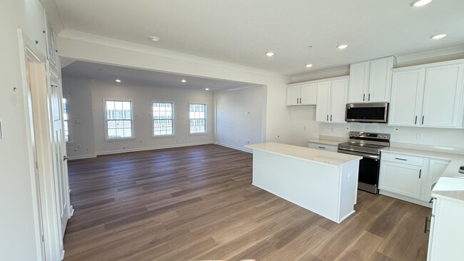 176 Lockheed Dr, Moon Township, PA 15108 - photo 2