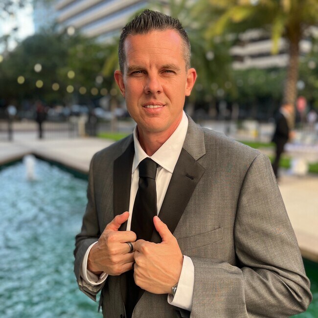 Agent Photo