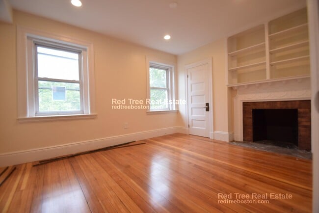 1624 Beacon St, Brookline, MA 02446 - photo 4