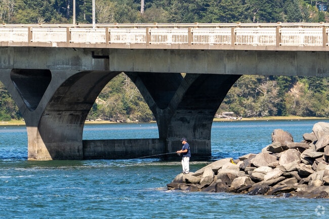 Enjoy many different finish spots in the Bayshore neighborhood.