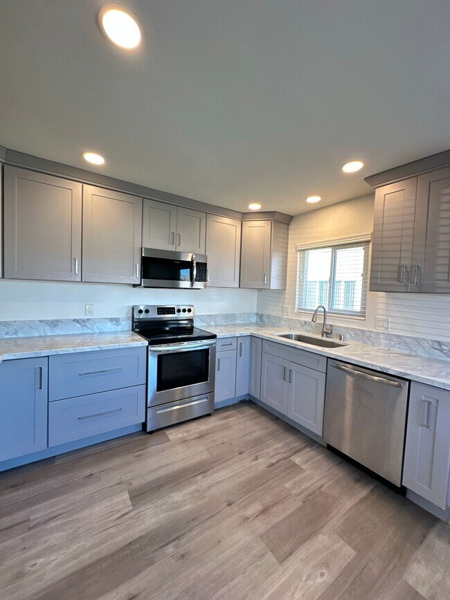 5852 Santa Barbara Ave Unit D, Garden Grove, CA 92845